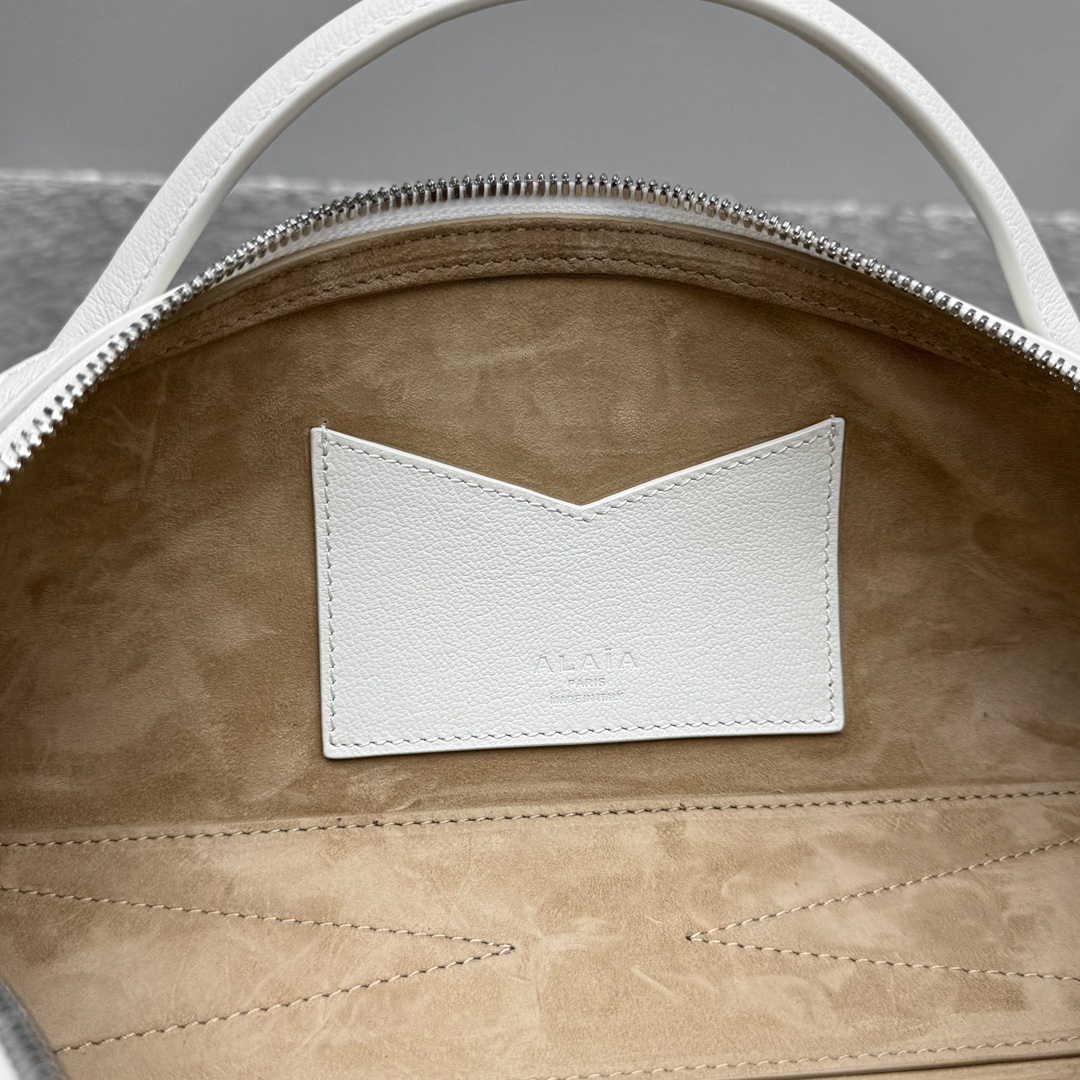 Alaia00239