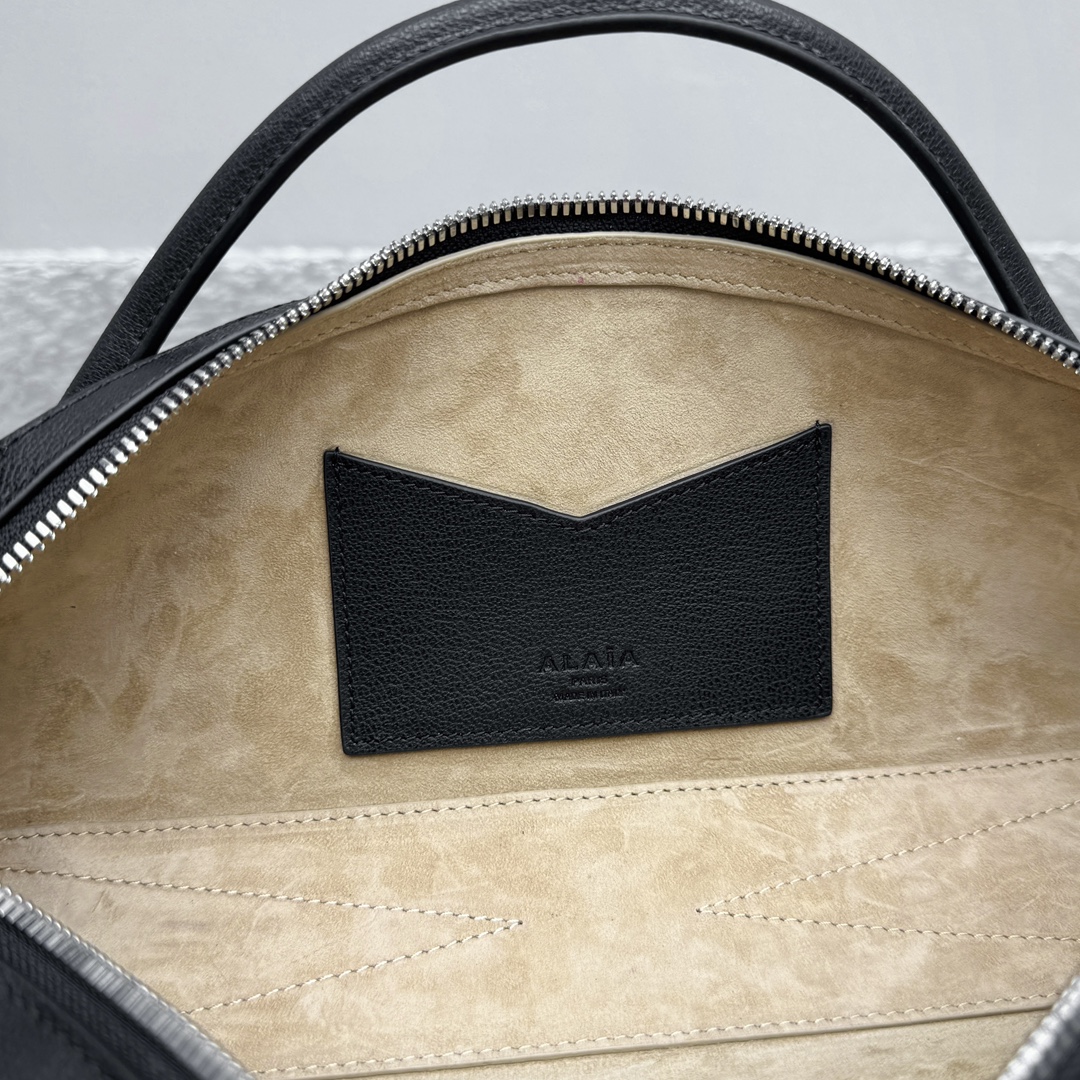 Alaia002414