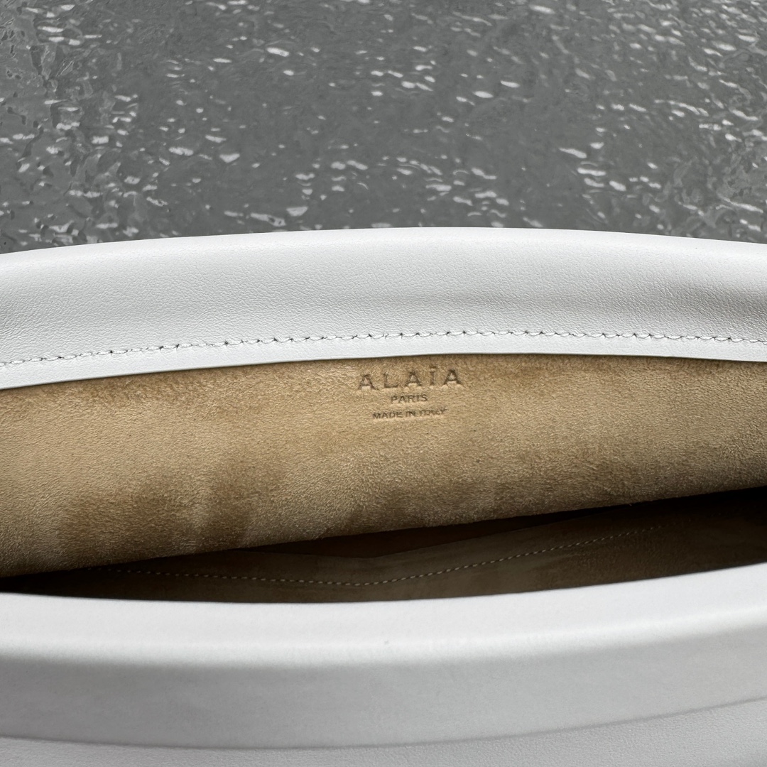 Alaia002615