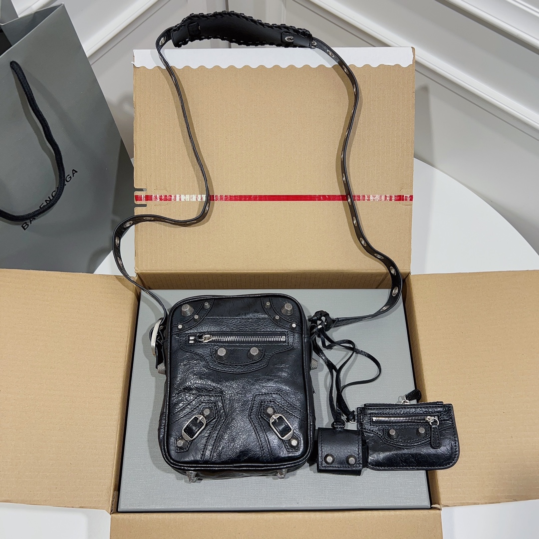 Balenciaga Le Cagole Leather Crossbody Bag In Black – 33%