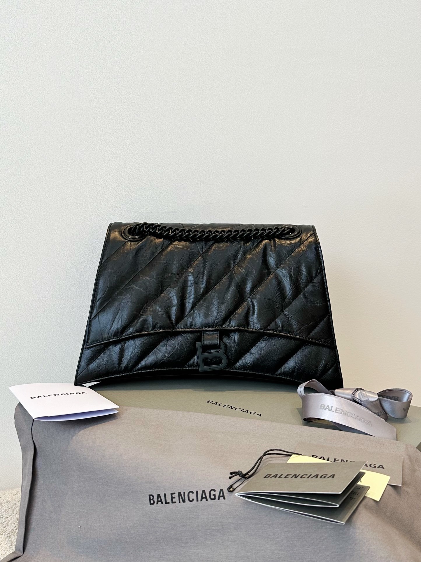 Balenciaga Medium Crush chain-strap Shoulder Bag | Black