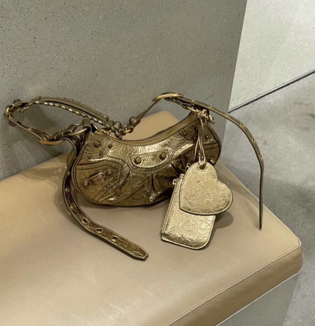 BALENCIAGA Metallic Agneau Arena Le Cagole Shoulder Bag