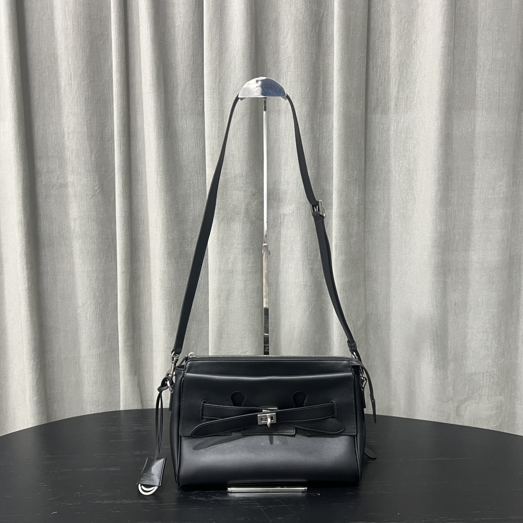 Balenciaga Bel Air Small Zipped Messenger Bag Black |