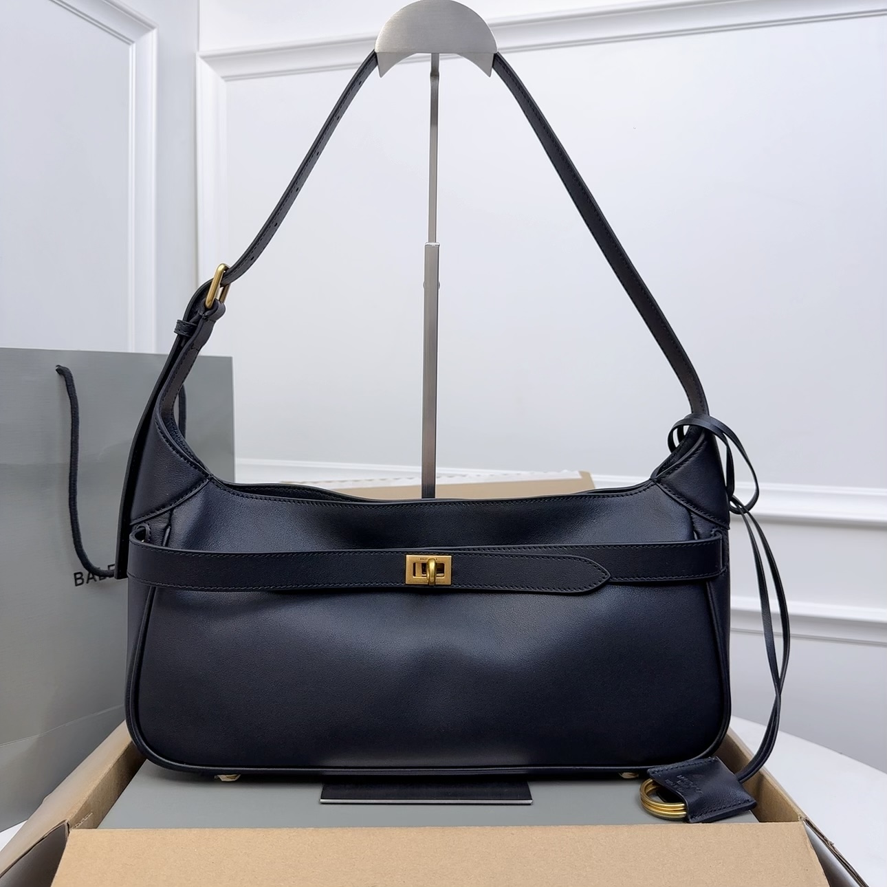 Balenciaga Small Bel Shoulder Bag | Black |