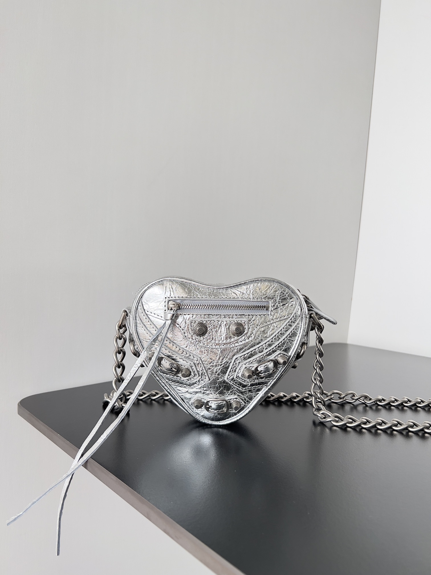Balenciaga – Mini Cagole heart leather chain wallet – Silver |