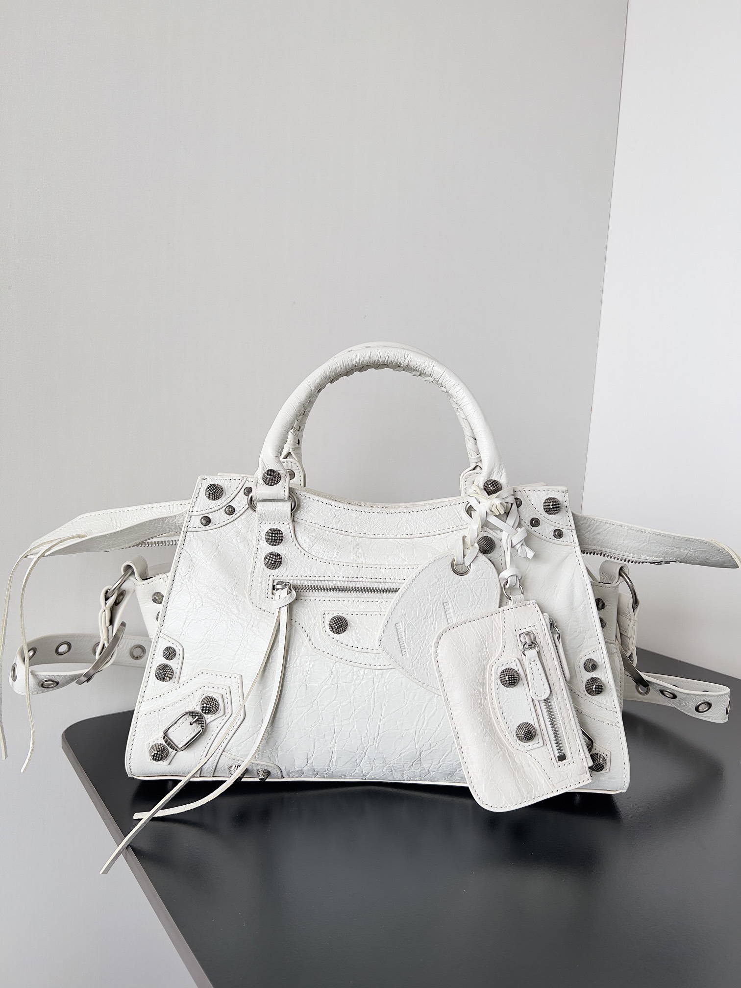 BALENCIAGA WOMEN’S NEO CAGOLE MEDIUM TOTE BAG