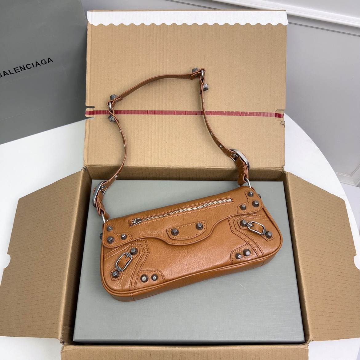 Balenciaga Mini Le Cagole Shoulder Bag | brown|