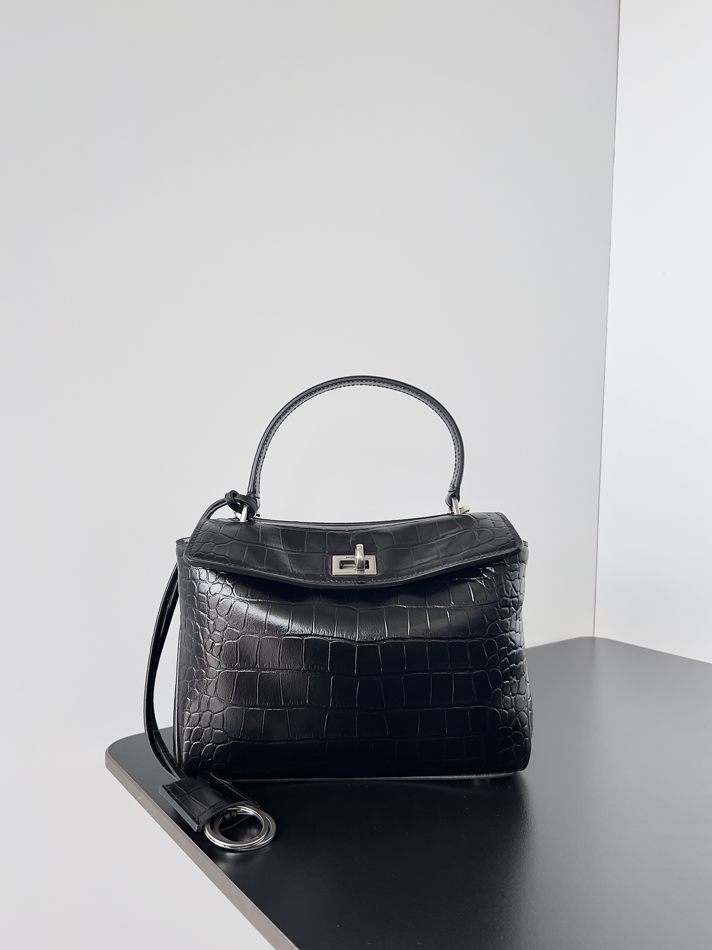 Balenciaga Medium crocodile-effect Shoulder Bag | Black\
