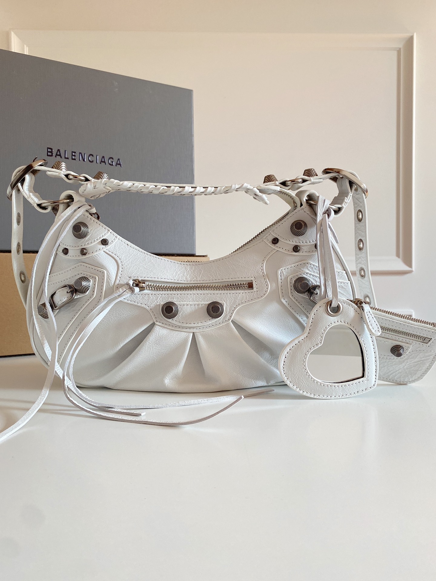 Balenciaga Pre-Owned 2000s Lambskin Metal Stud Shoulder Bag | White |