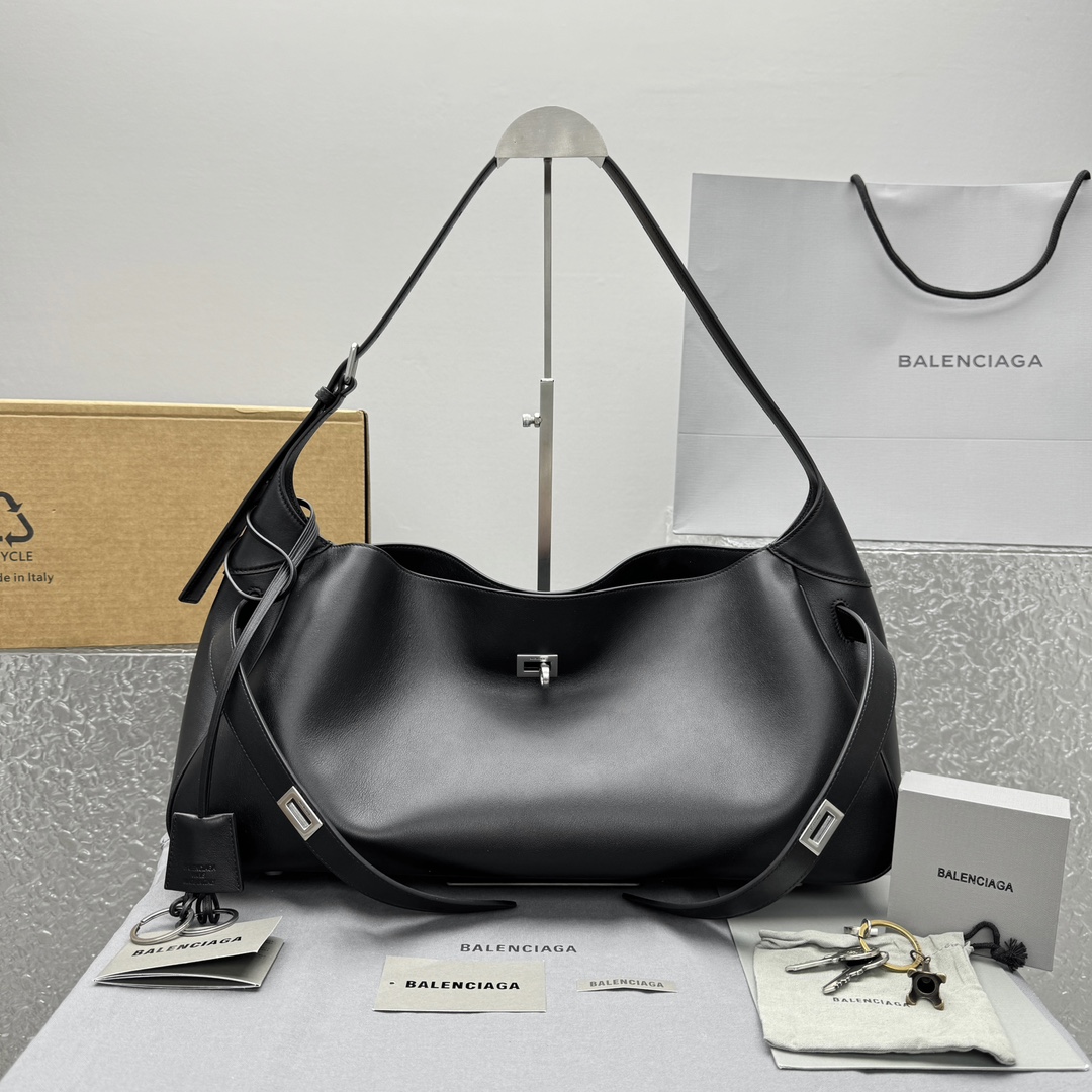 Balenciaga Women’s Bel Air Shoulder Bag Medium in Black | Balenciaga