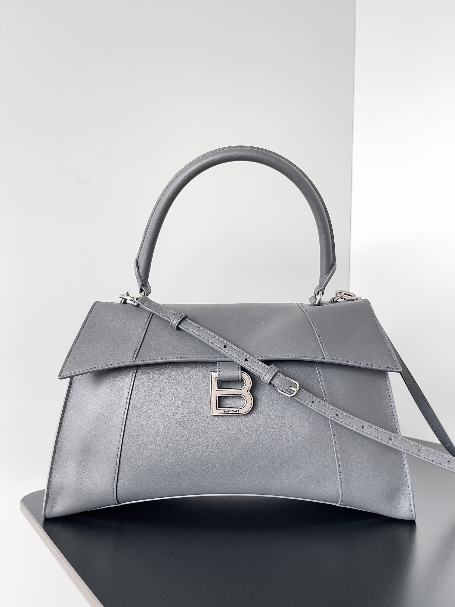 Balenciaga Hourglass Grey Leather ref.695254