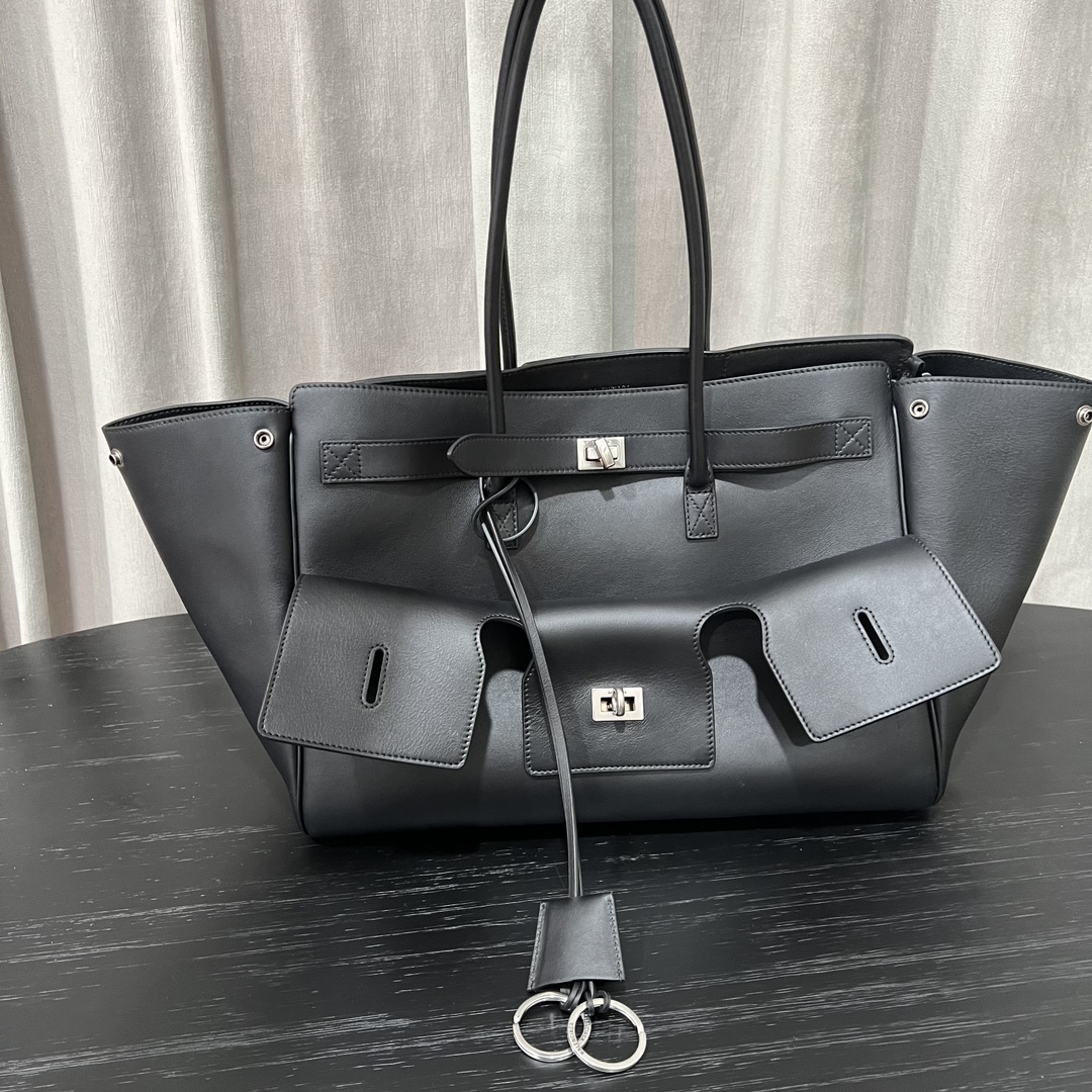 Balenciaga Bel Air Leather Shoulder Bag | Black