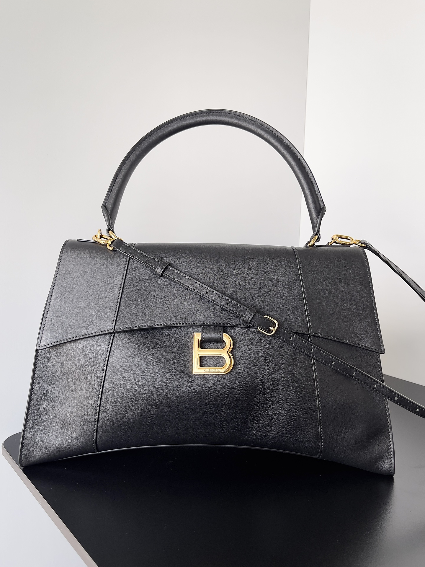 Balenciaga Downtown Chain Shoulder Bag 689058 Black