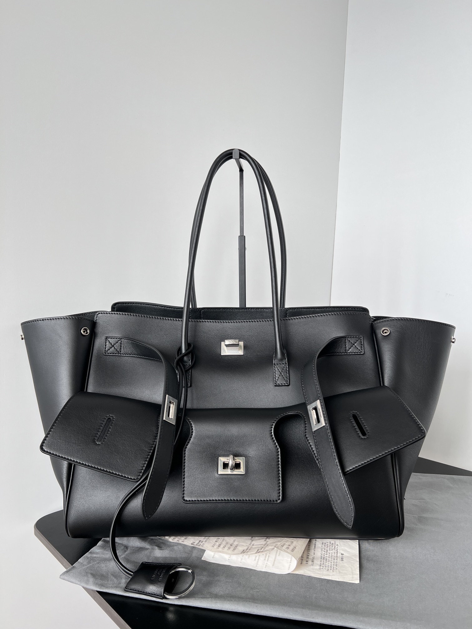 Balenciaga Bel Air Medium Carry All Tote Bag