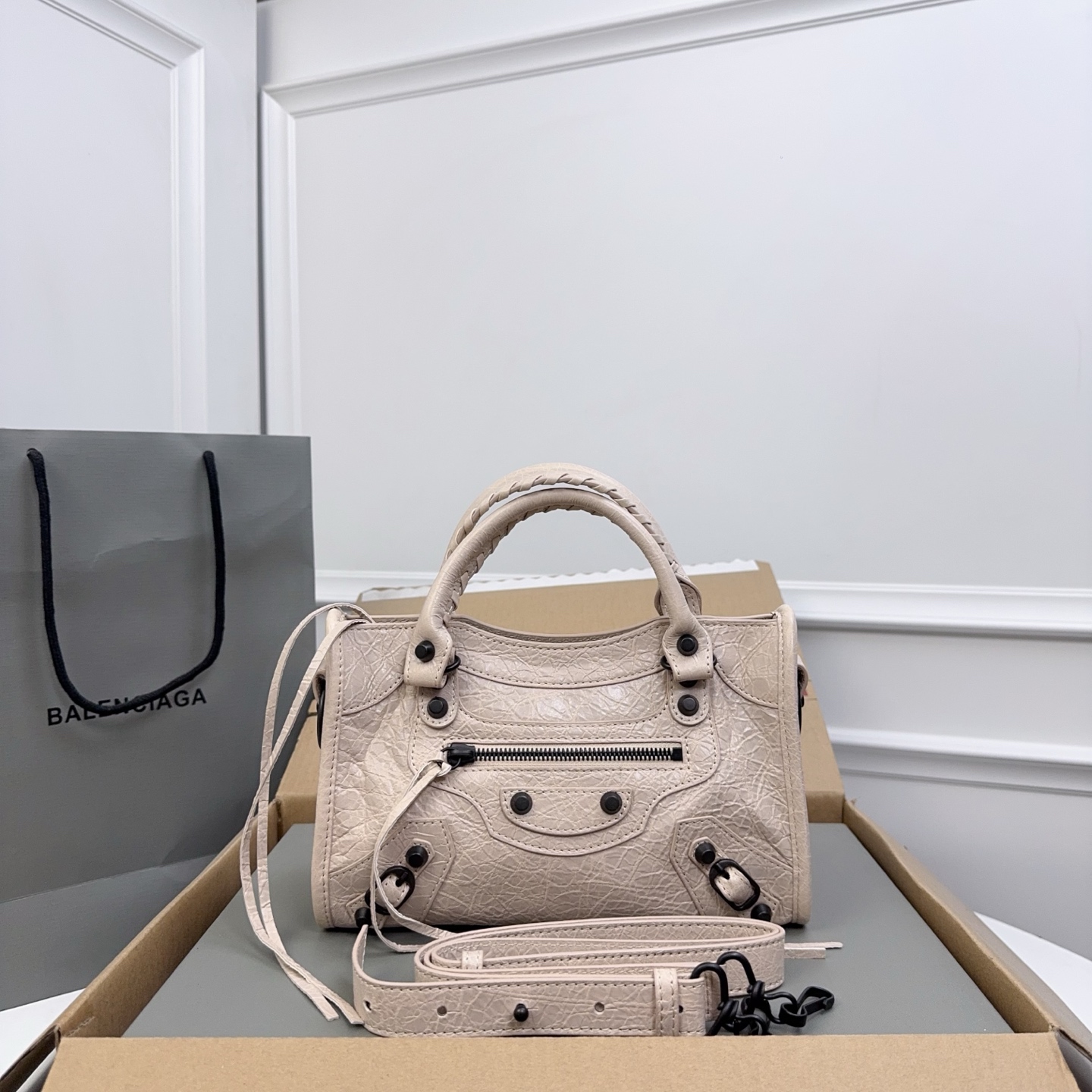 Balenciaga Le City Medium Top-Handle Bag – 2910 Almond