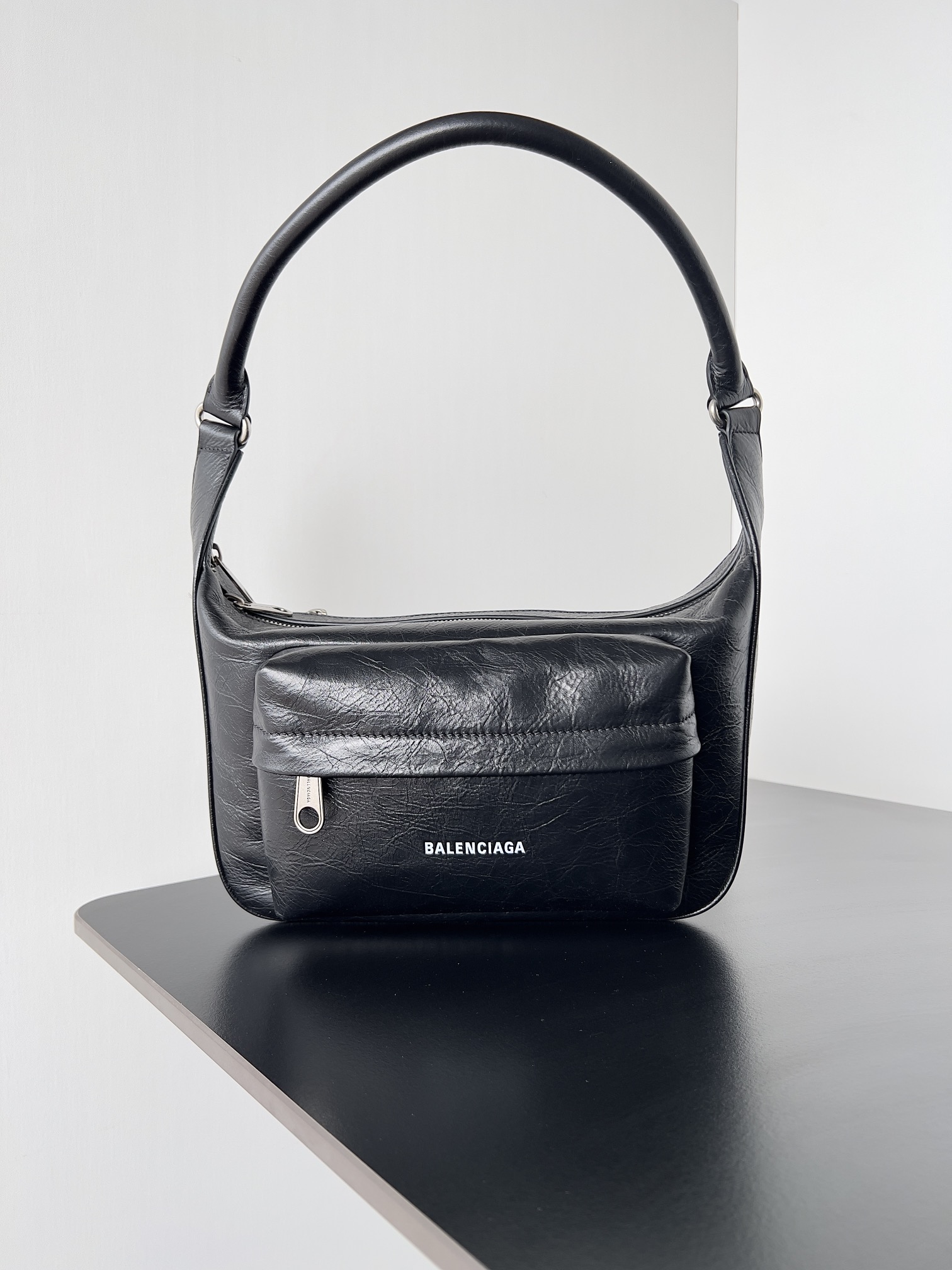 Balenciaga Balenciaga Raver Medium Creased-Leather