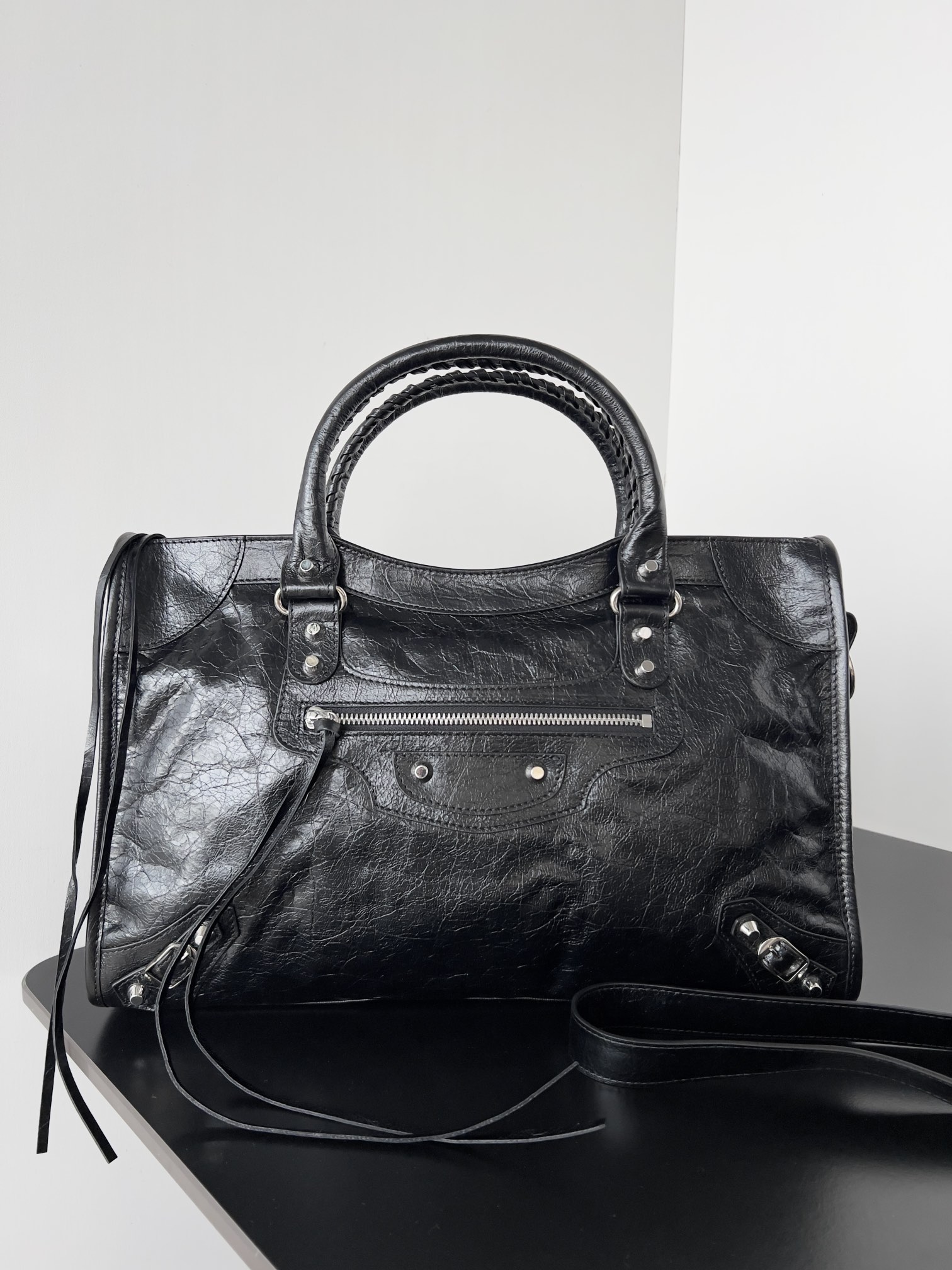 Balenciaga – Medium Le City Arena Lamb bag – Black