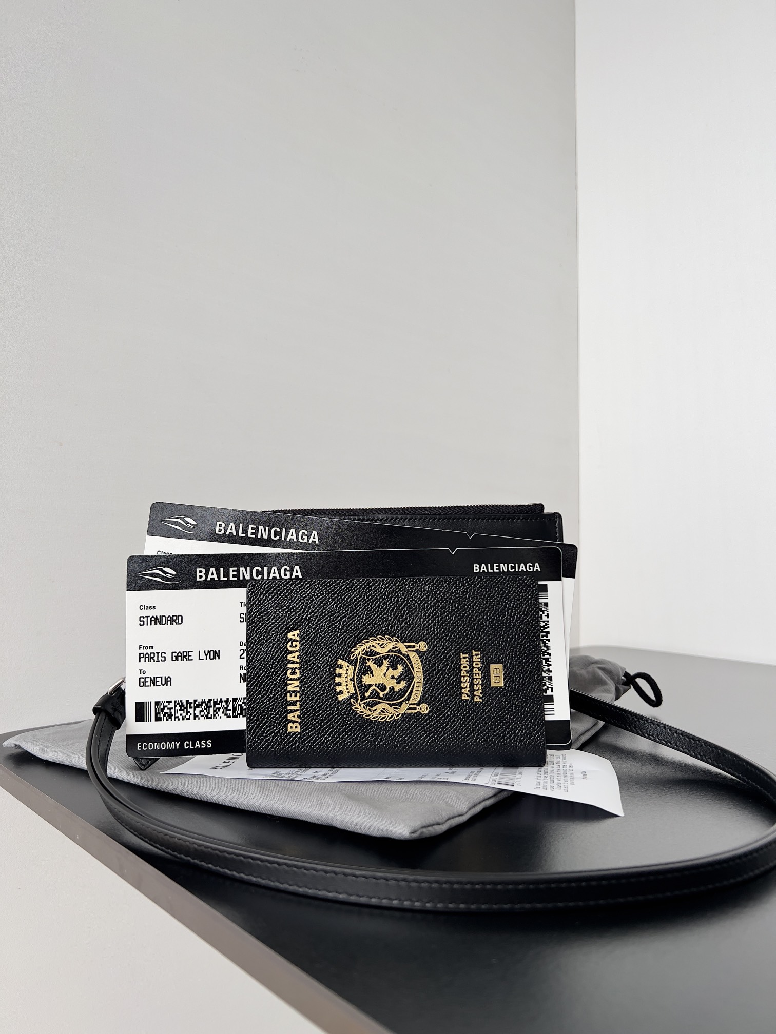 Balenciaga iPhone 14/15 Pro Max Leather Holder | Black |