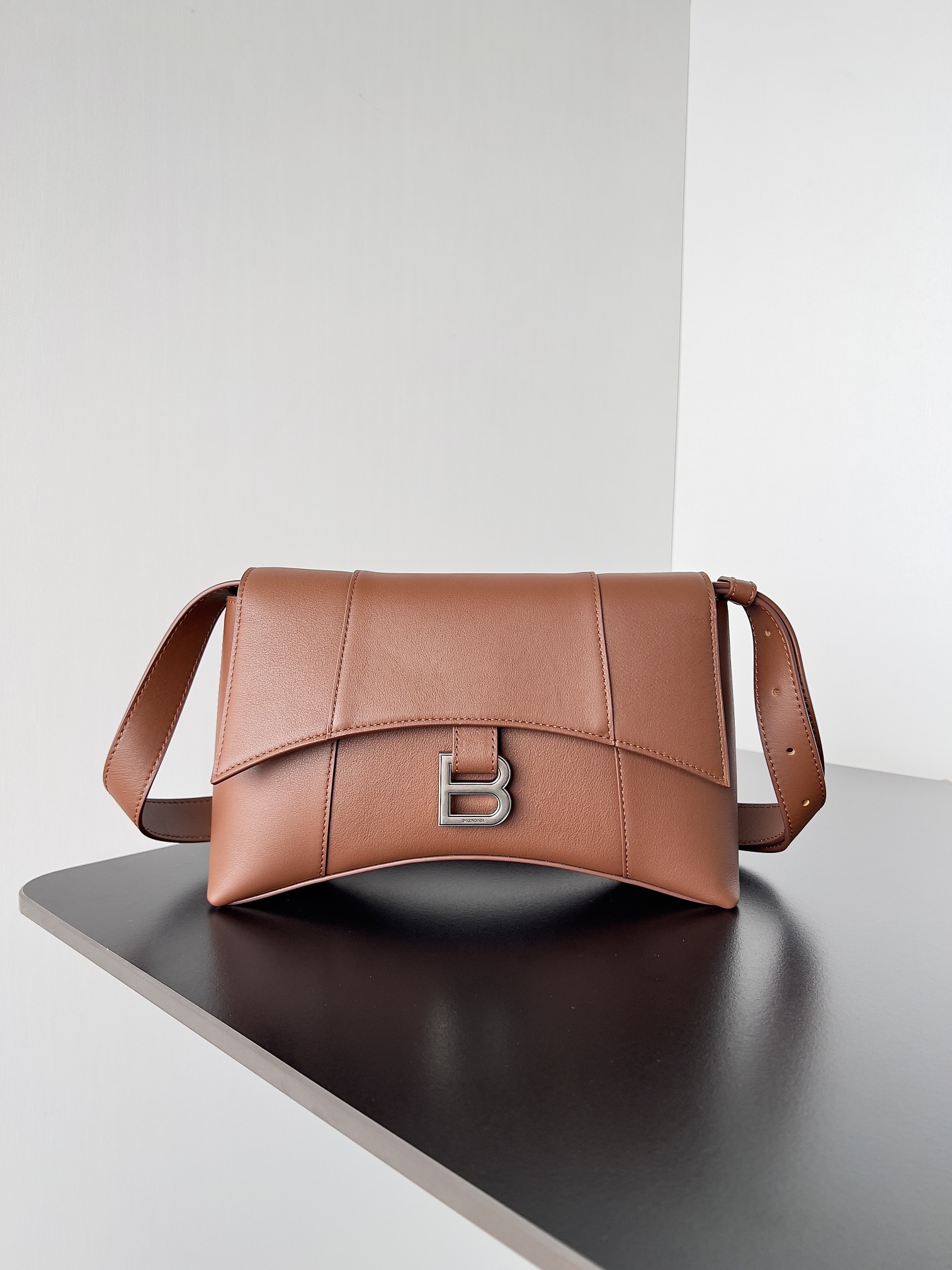 Buy Balenciaga Soft Hourglass Medium Shoulder Bag ‘Brown’ – 671354 29S1Y 2713