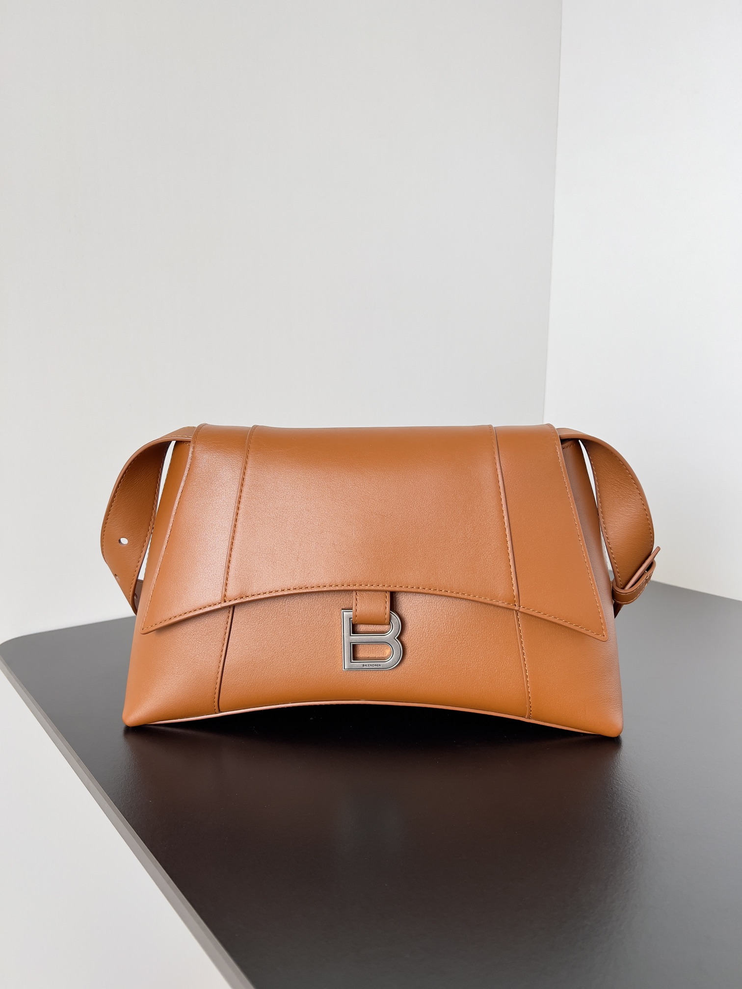 Balenciaga Downtown leather shoulder bag BGDC0044