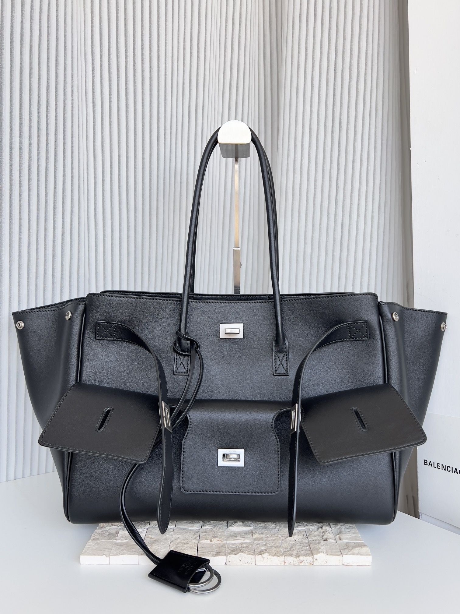 Balenciaga Bel Air Medium Carry All Tote Bag |