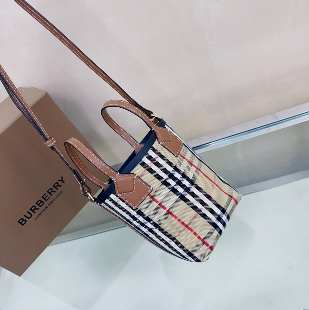 BURBERRY  000013