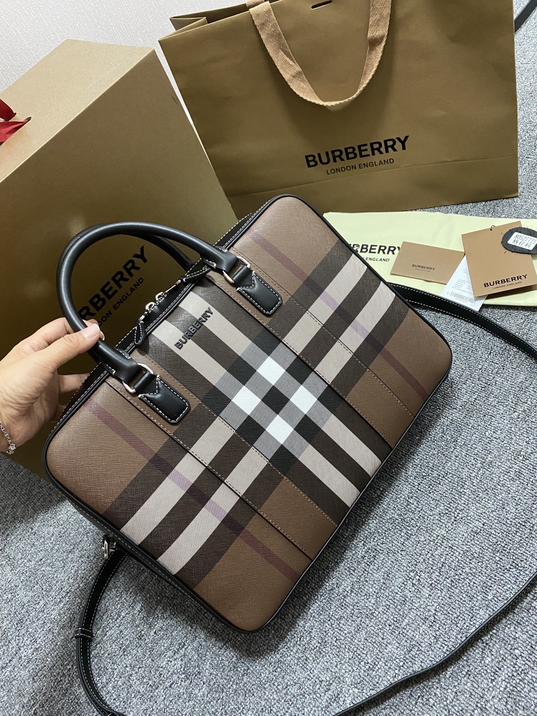 Burberry Wendbarer Gürtel mit Logo Schwarz – Brown