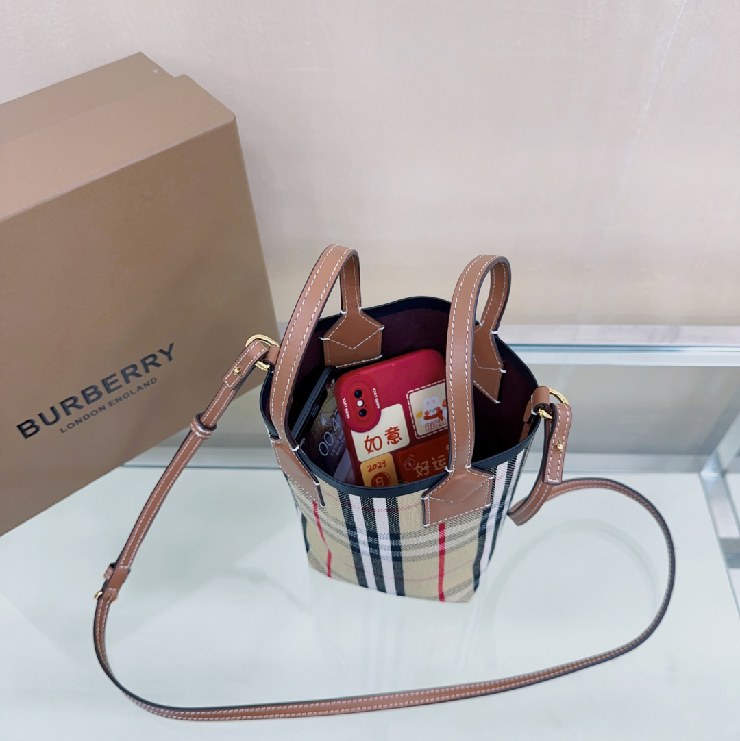 BURBERRY  00019