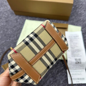 BURBERRY  00039