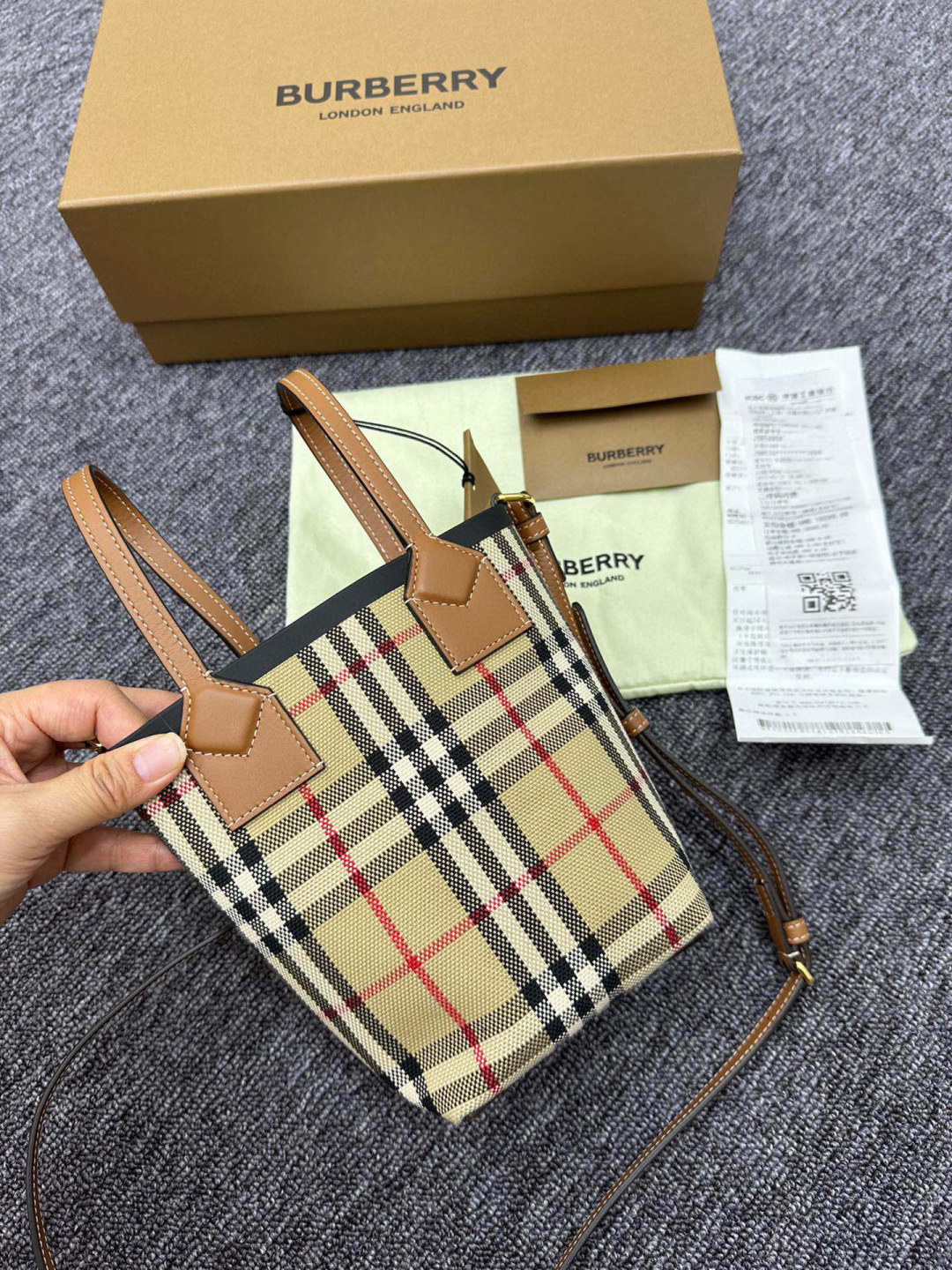 Burberry Mini London Tote and Crossbody Bag 8070461 BURBERRY  00039