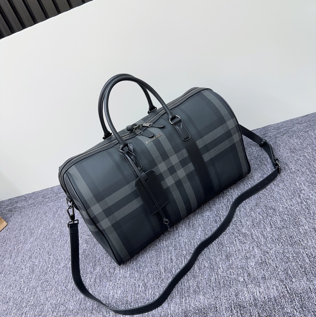 Burberry Check leather-trimmed duffel bag in grey –