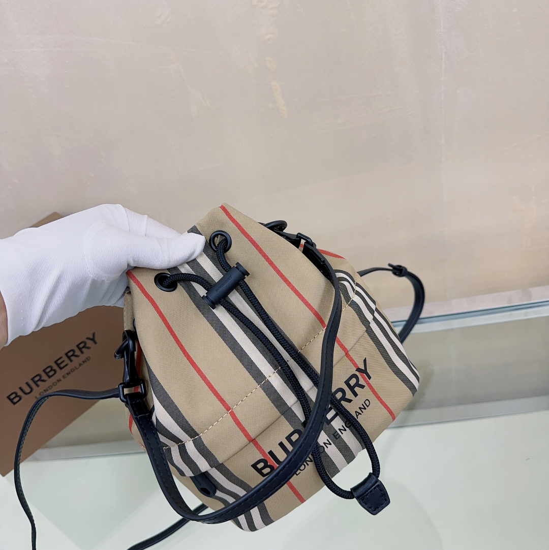 Burberry  00269