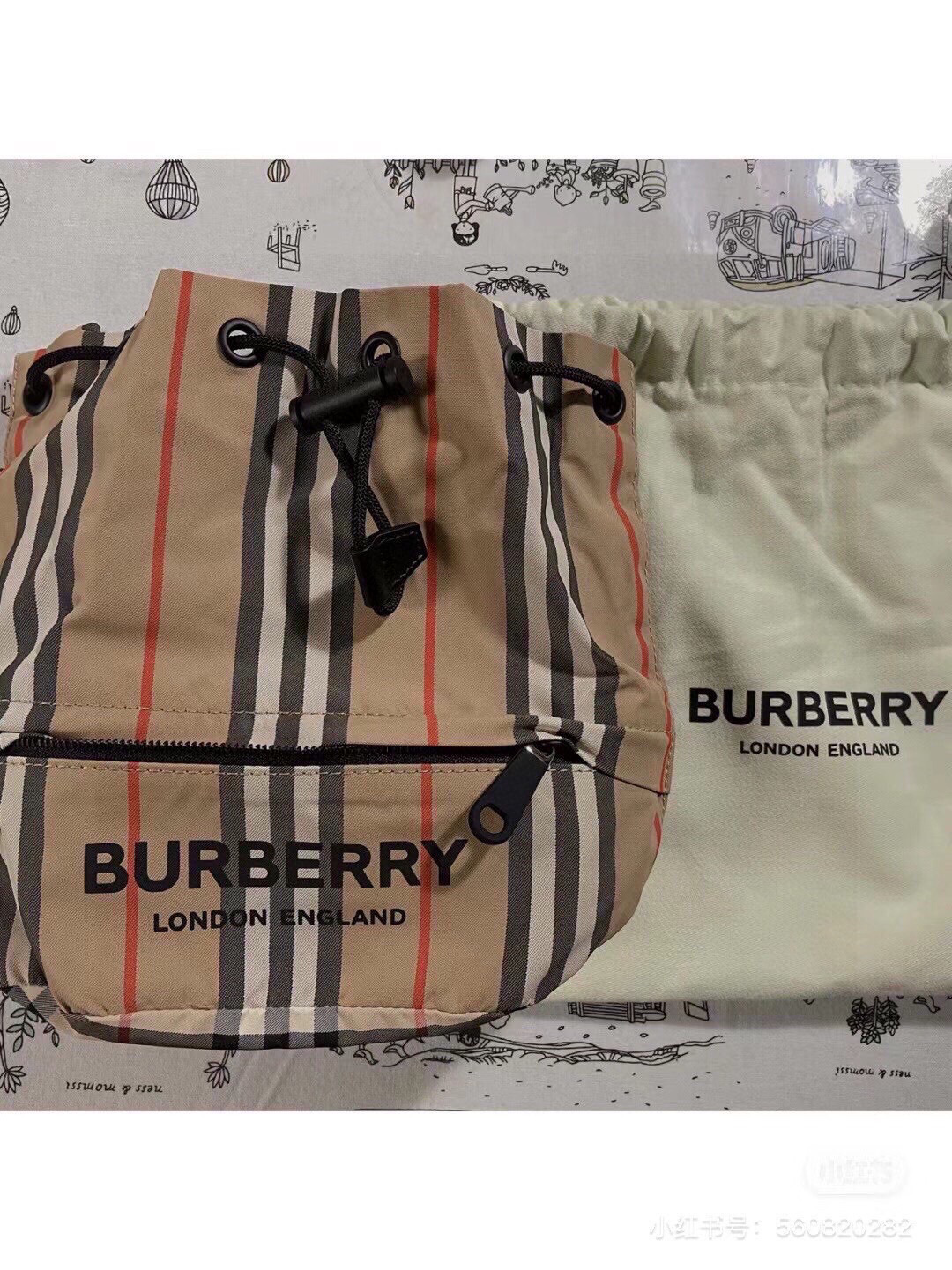 Burberry Icon Stripe Drawstring Pouch |