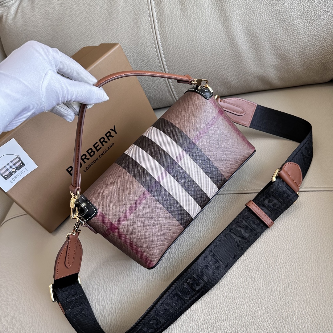 BURBERRY  00299