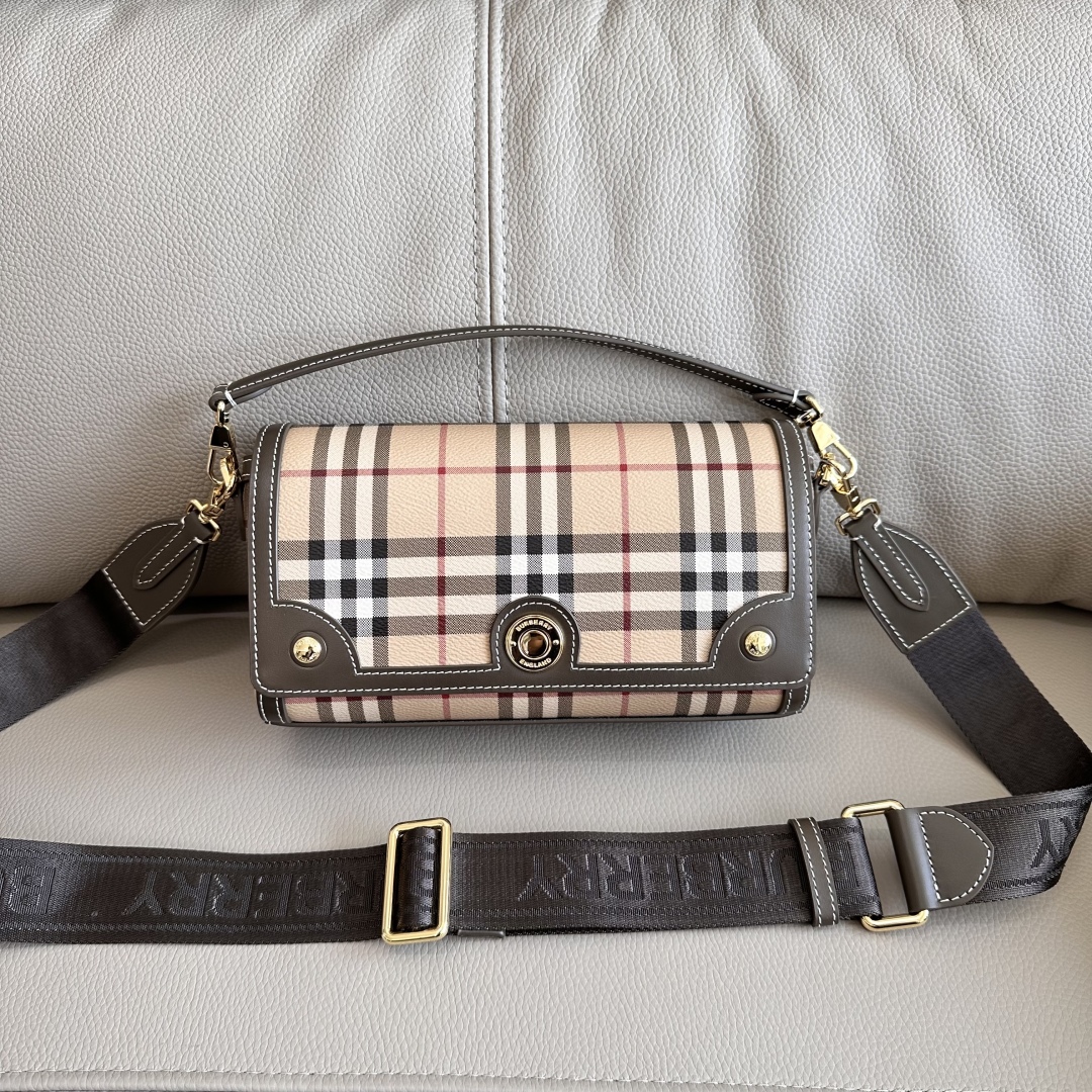 BURBERRY  00358