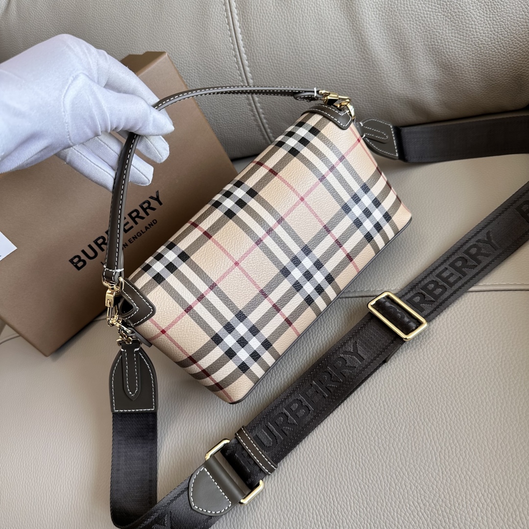 BURBERRY  00379