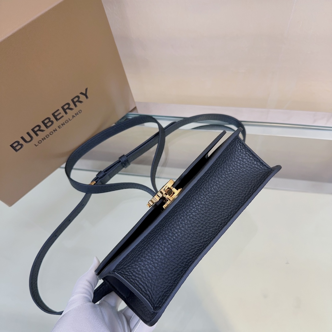 Burberry  00398