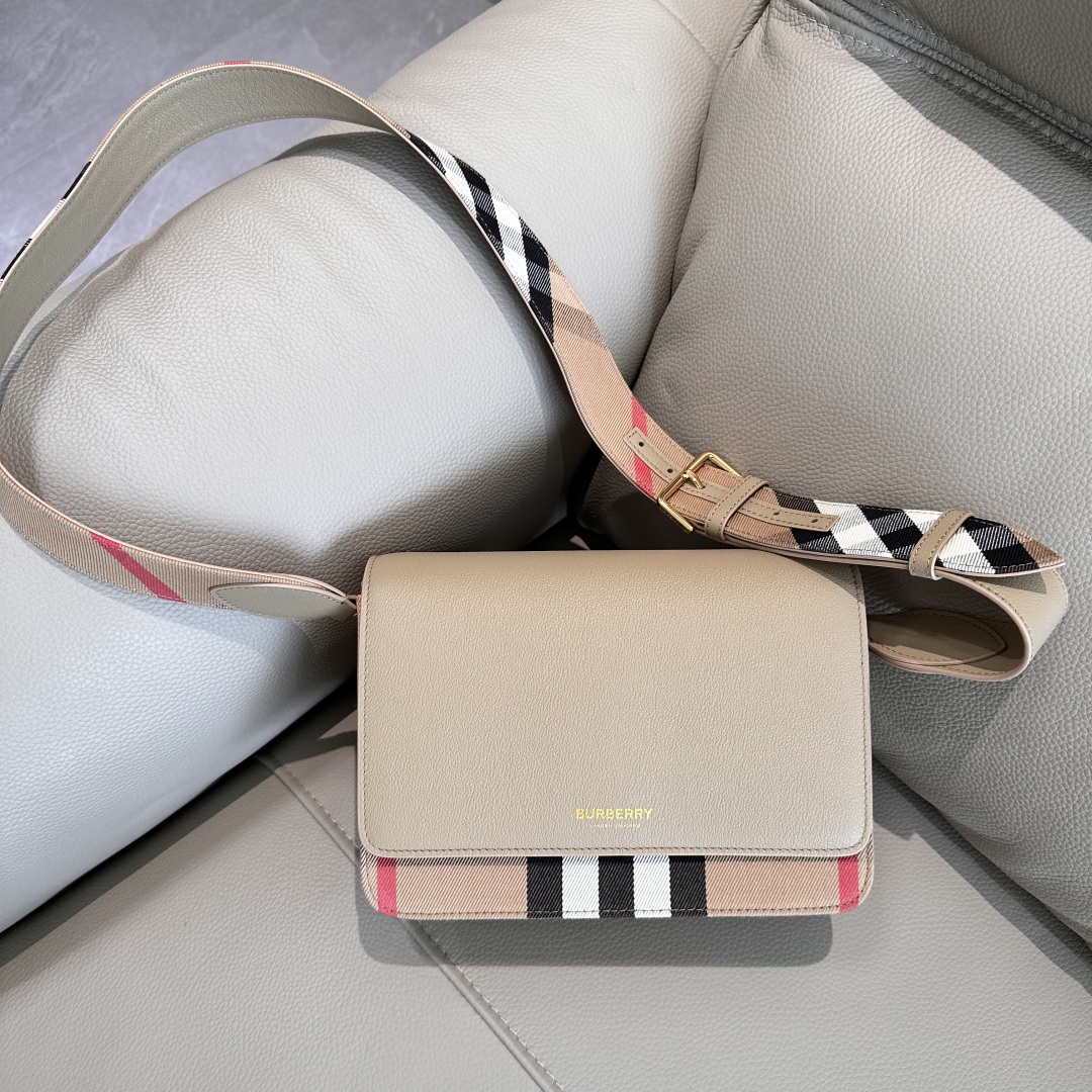 Burberry New Hampshire Crossbody – Burberry 004410