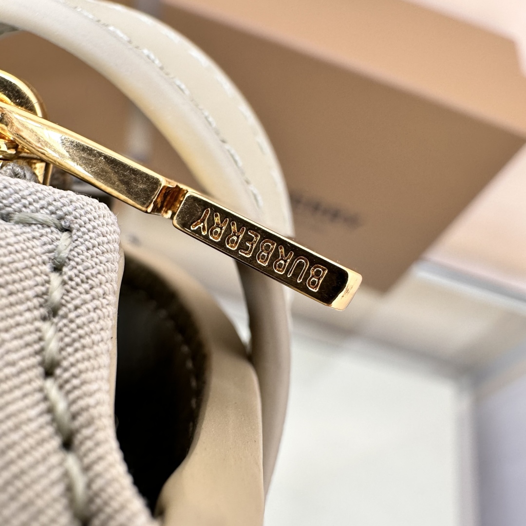 BURBERRY  00489