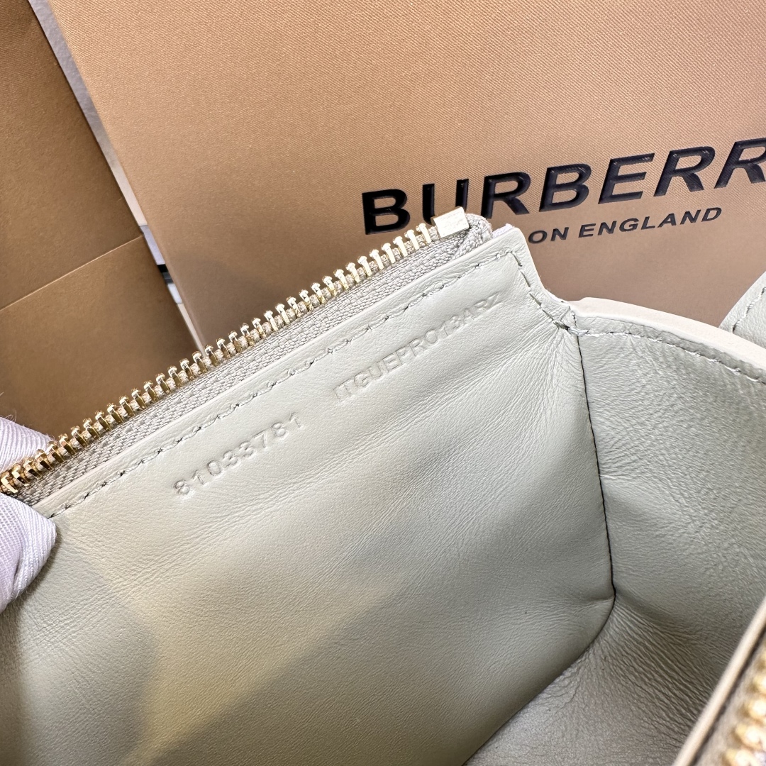 BURBERRY  00499