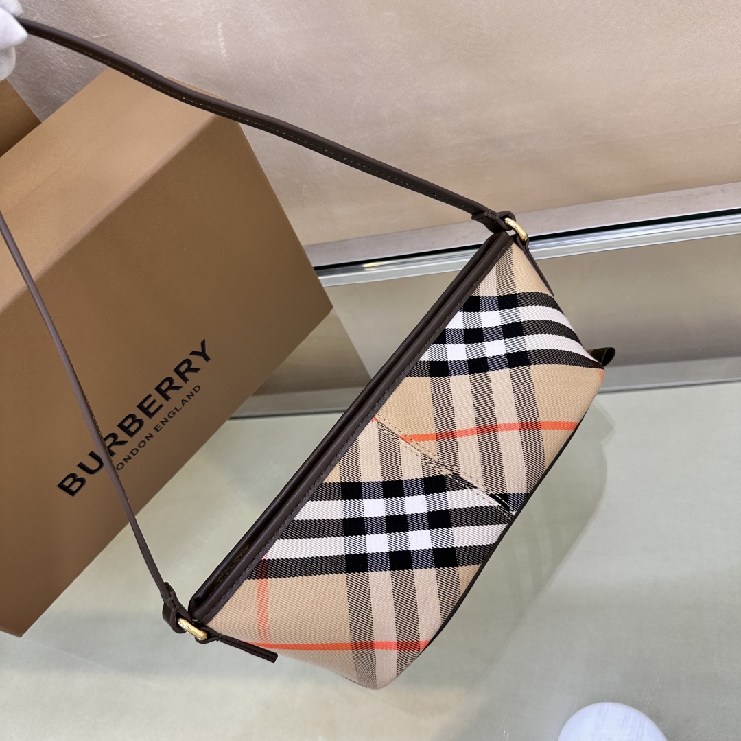 BURBERRY  005210