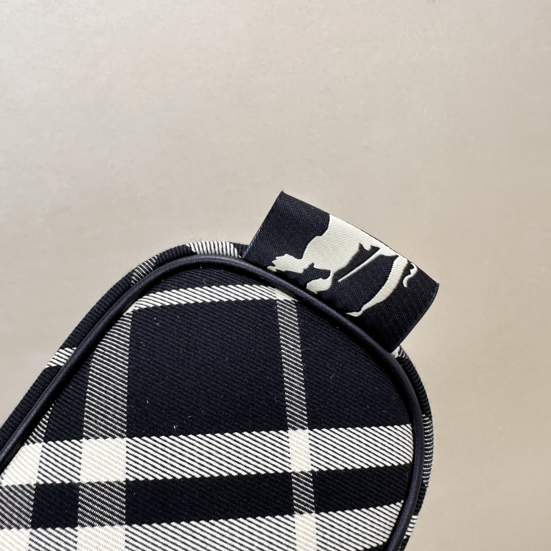 BURBERRY  00569