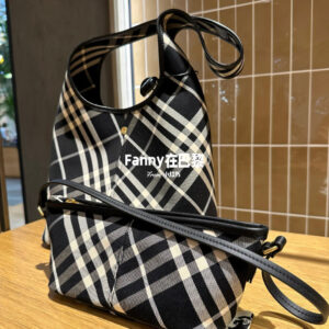 BURBERRY  00589