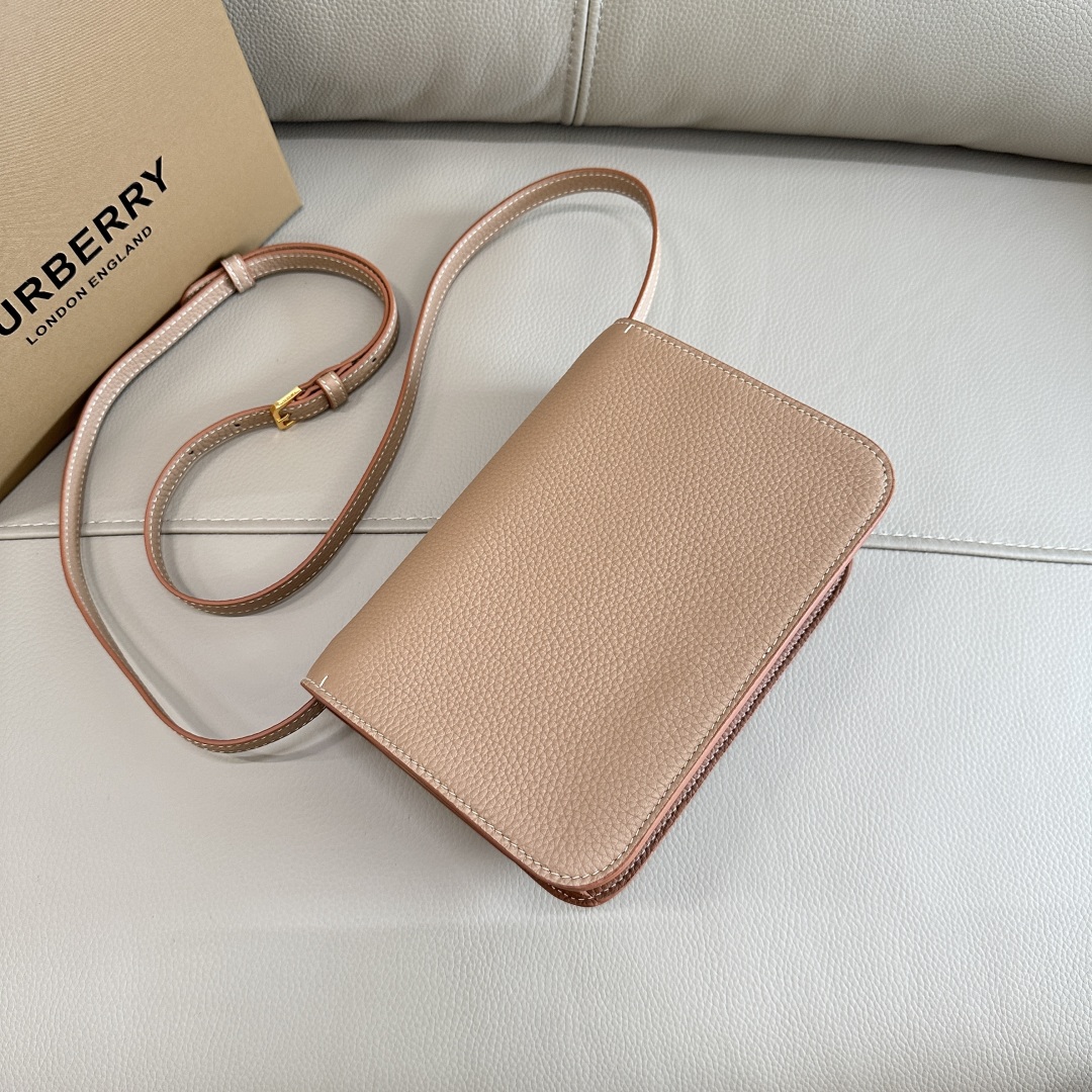 BURBERRY  00639