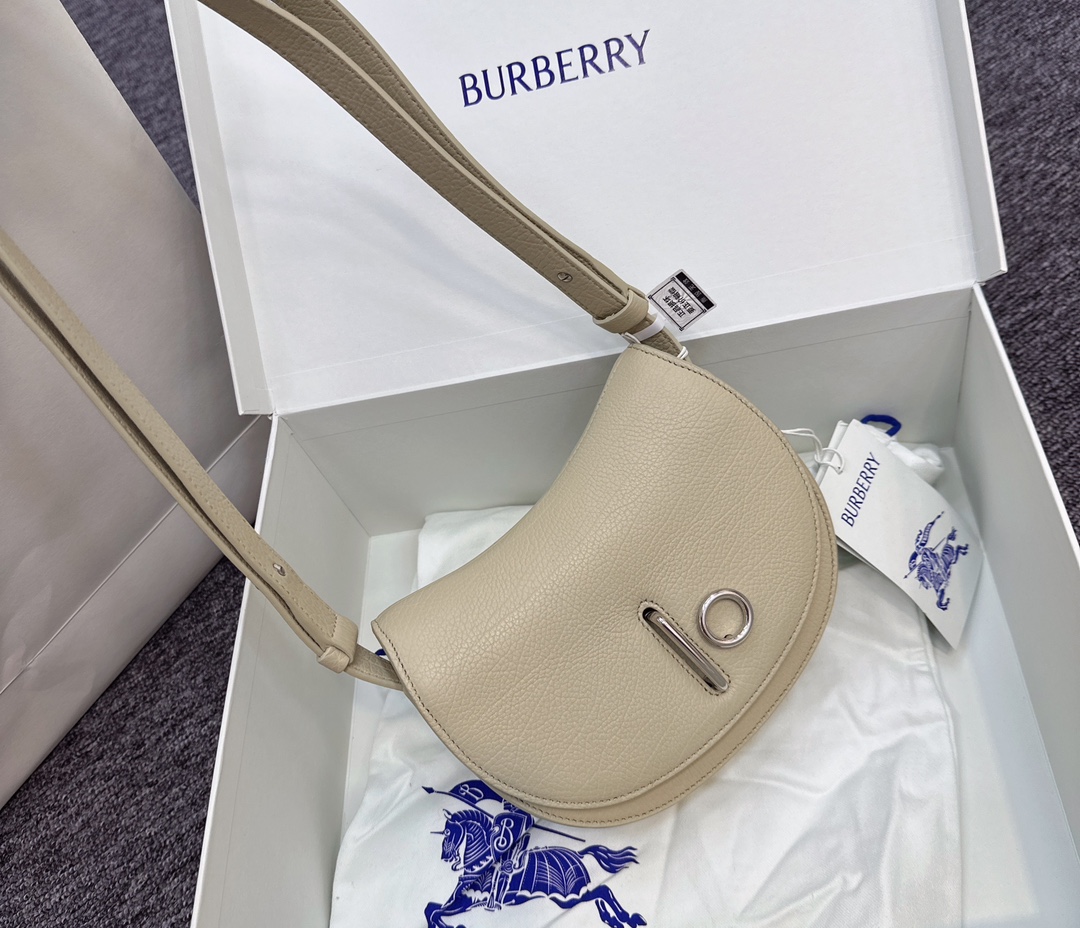 Burberry Rocking Horse Bag LGL B7311 101933684 | eBay