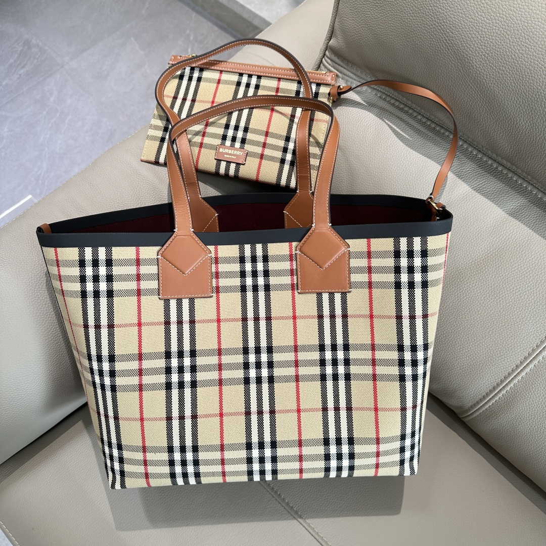 Burberry – Check Tote Bag in Beige Burberry