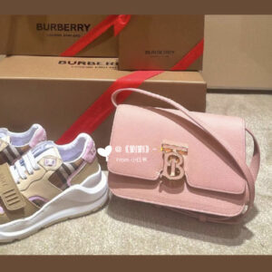 BURBERRY  00749
