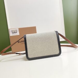 BURBERRY  00789