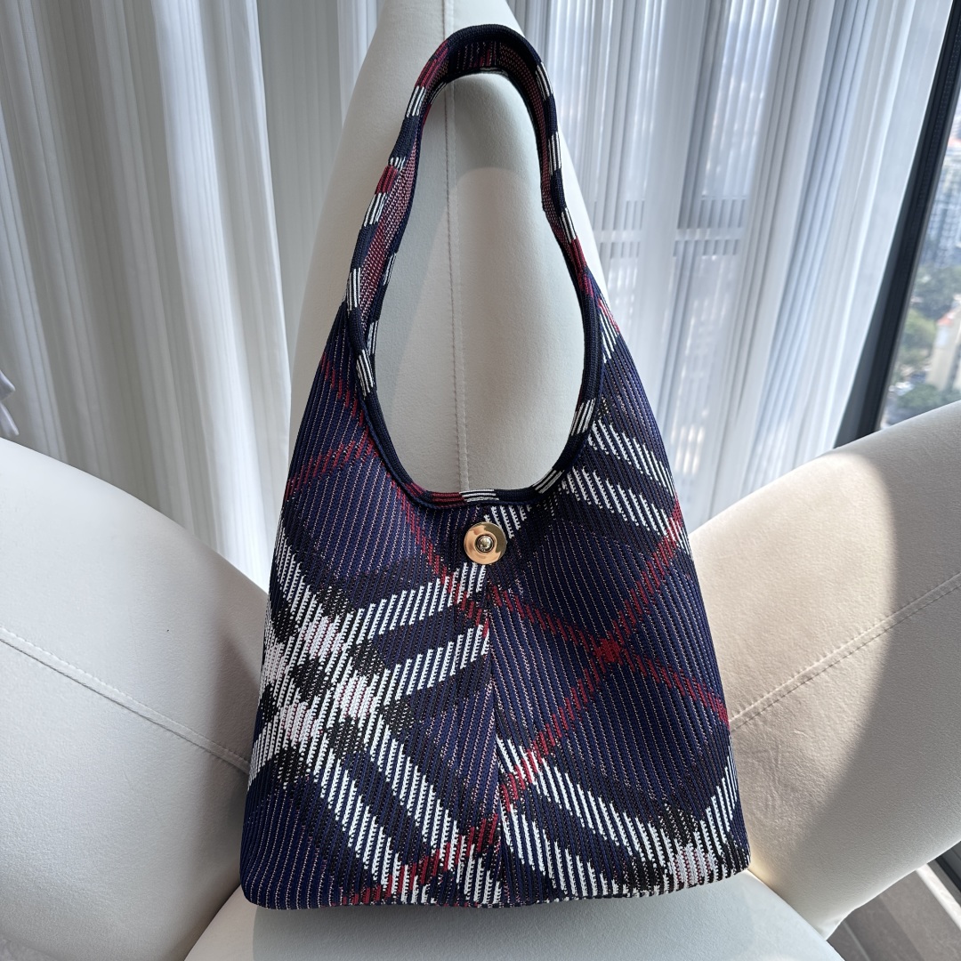 Burberry Small Check Shoulder Bag In Black |