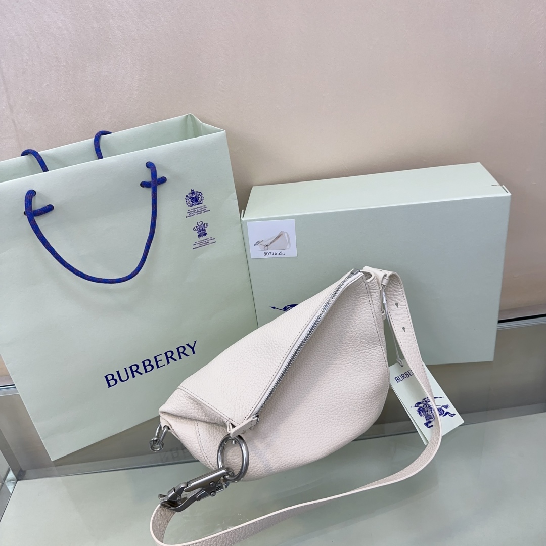 BURBERRY  00869